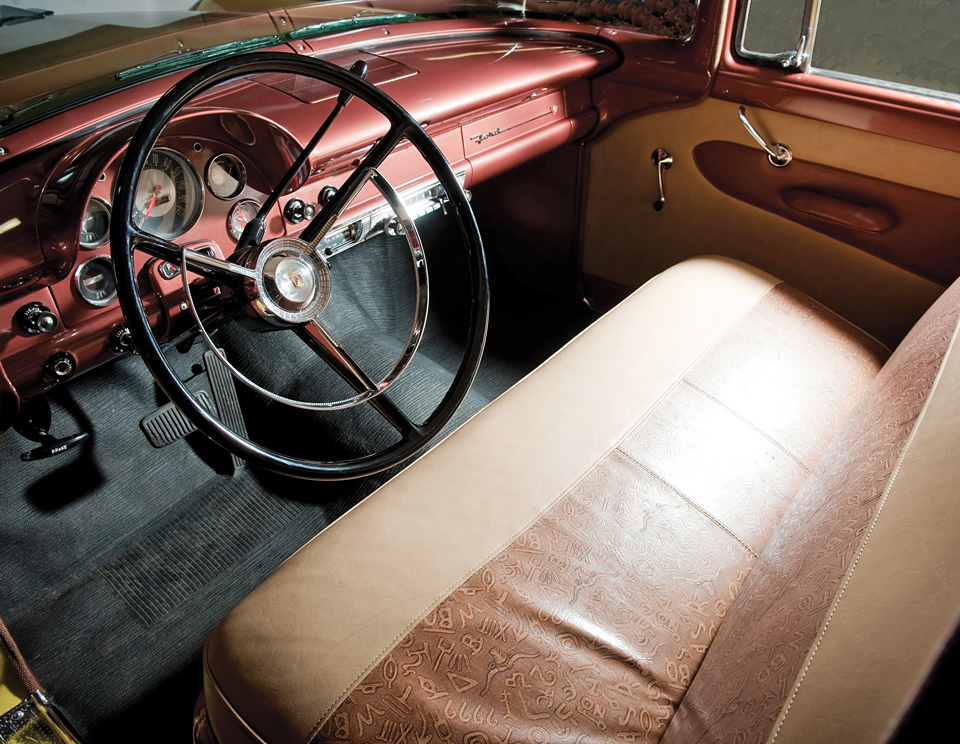 BA-code Med Brown Vinyl & Dark Brown Vinyl "Western Brown" (irreg ranch brand impressions) int trim upholstery&nbsp; front