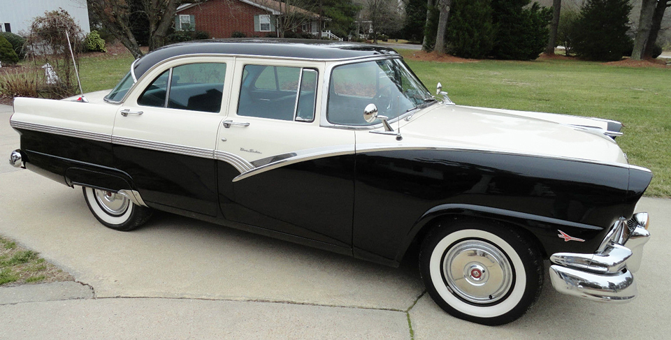 Fairlane Town Sedan&nbsp; right side
