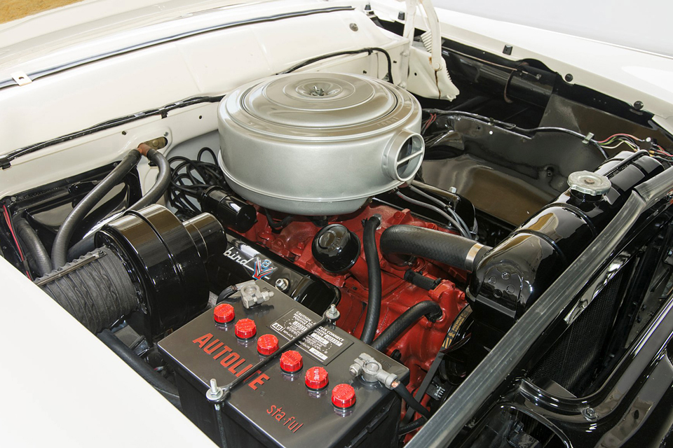 Std &nbsp;<strong>Thunderbird V-8</strong>&nbsp; 292-cid 200-hp (202-hp w/ Fordomatic Dr) 4-bbl dual-exh Y-block M-code eng