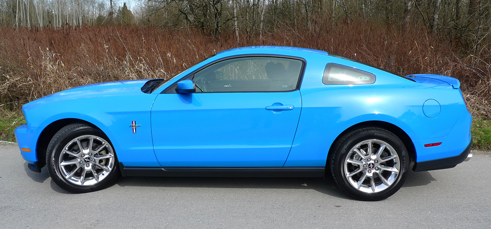 2011 Ford Mustang V6 Coupe side