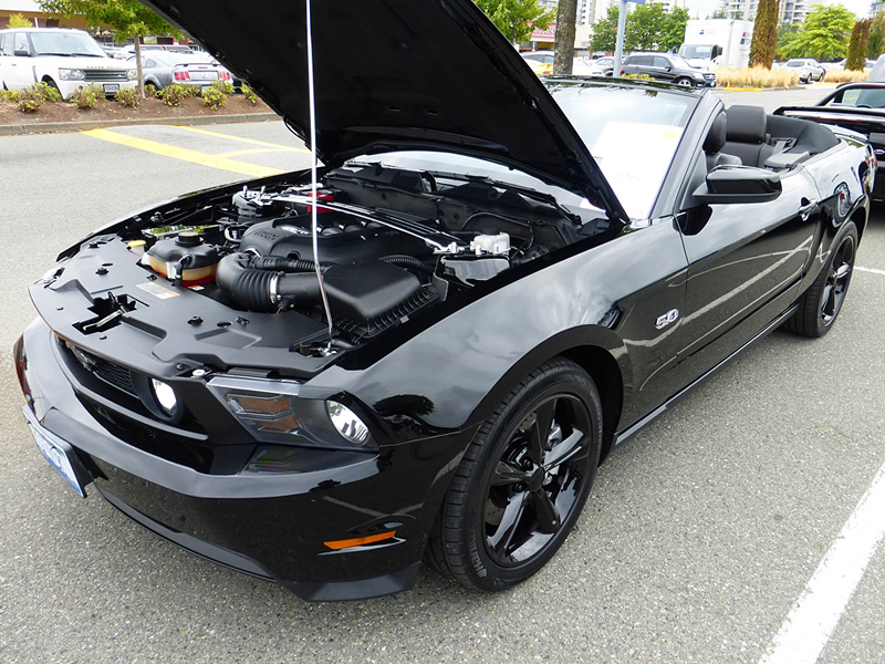 2012 Ford Mustang GT Convertible Premium w/ black wheels