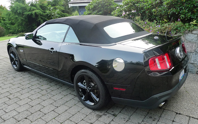 2012 Ford Mustang GT Convertible Premium black wheels, top up